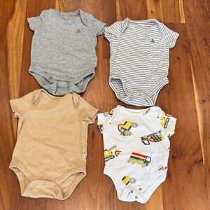 GAP Kids‎ Bodysuits Set - Gray, Striped, Tan, and Construction Print